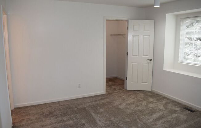 1 bed, 1 bath, 724 sqft, $1,320, Unit 401-9-105