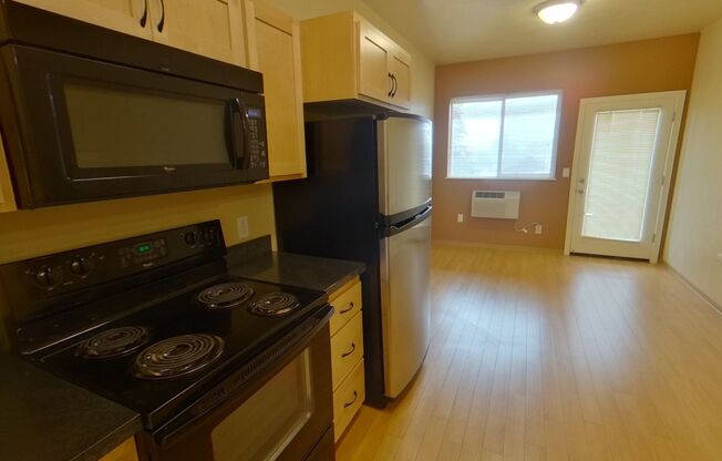 2 beds, 1 bath, 647 sqft, $1,750, Unit 407