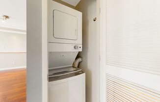 South Beach 23rd Floor Views! Bring pets! 1 bed+den/1 bath