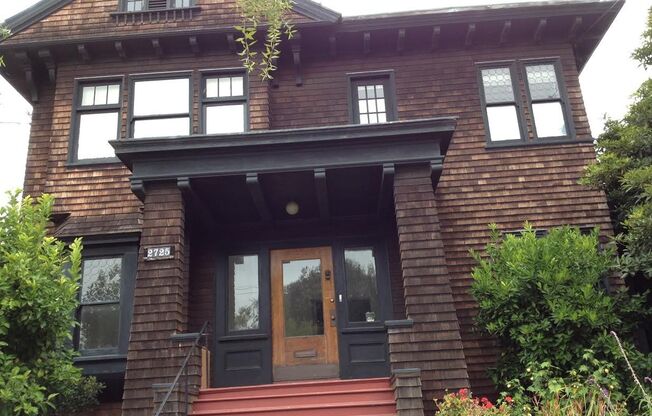 Big bedroom in cozy Single Family House walking distance to the Berkeley Campus. Gustavo Lopez AMSI