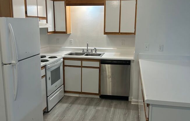 2 beds, 2 baths, 884 sqft, $1,090, Unit 179 2C