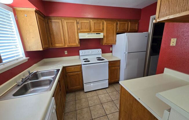 2 beds, 2.5 baths, $995