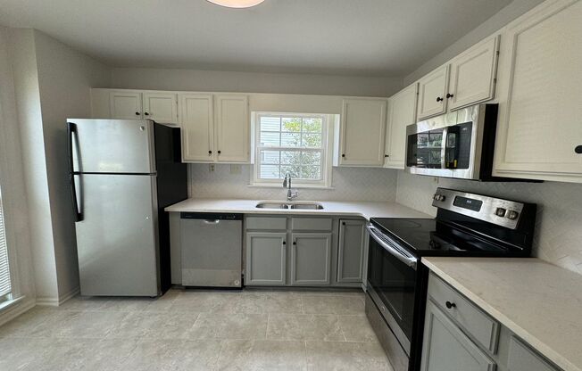 Newly renovated home available in Homewood! AVAILABLE NOW! Sign a 13 month lease by 5/15/24 to receive a $250 GIFT CARD!!