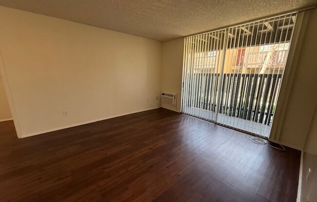 1 bed, 1 bath, 716 sqft, $2,100, Unit F006