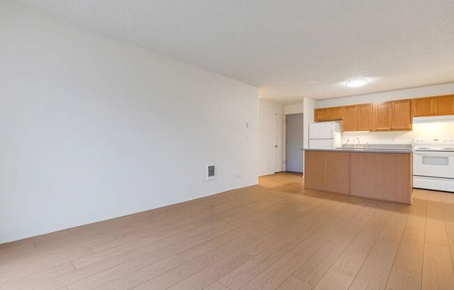 1 bed, 1 bath, 547 sqft, $1,300, Unit 8