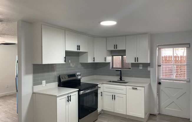 BEAUTIFUL 2 BEDROOM VILLAHOME!