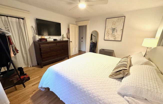 2 beds, 1 bath, 1,014 sqft, $3,200, Unit 2