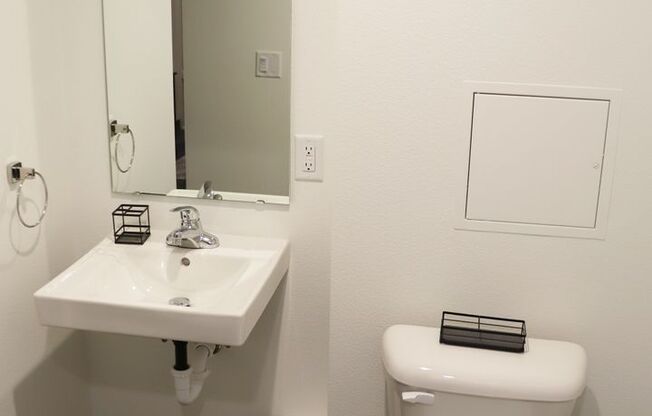 Studio, 1 bath, 239 sqft, $1,470, Unit Z-614 Furnished