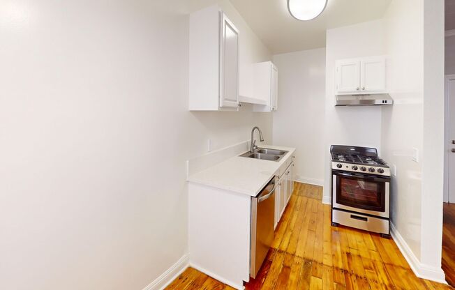 Studio, 1 bath, 450 sqft, $1,395, Unit 110