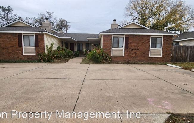 1206 E Selma