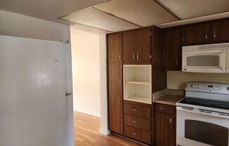 2 beds, 1 bath, $1,050, Unit Unit 223