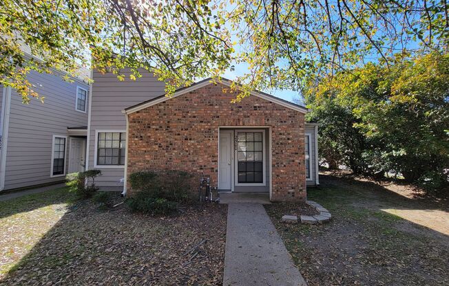 College Station -   2 bedroom / 2 bath Townhome with washer/dryer!!