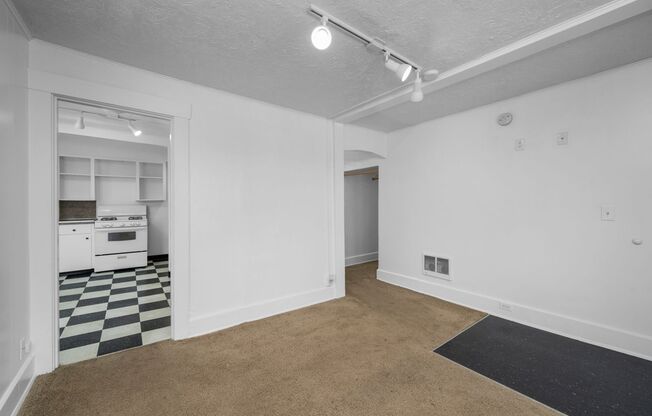 Studio, 1 bath, $1,095, Unit 2318