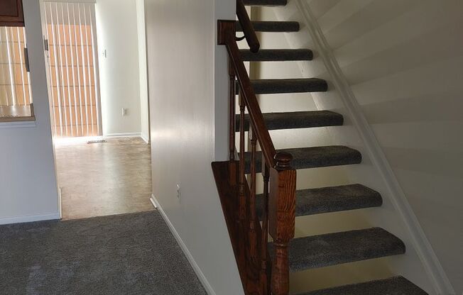 WOODBRIDGE CENTER END OF GROUP TOWNHOUSE