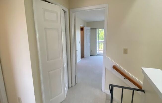 3 beds, 3.5 baths, $1,950, Unit The Cape