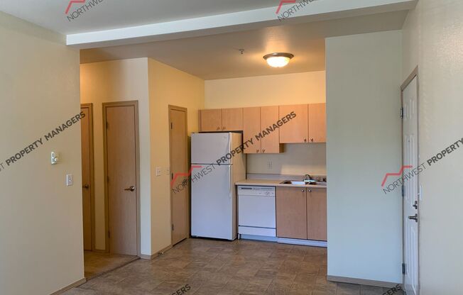 2 beds, 1 bath, 741 sqft, $1,395, Unit B201