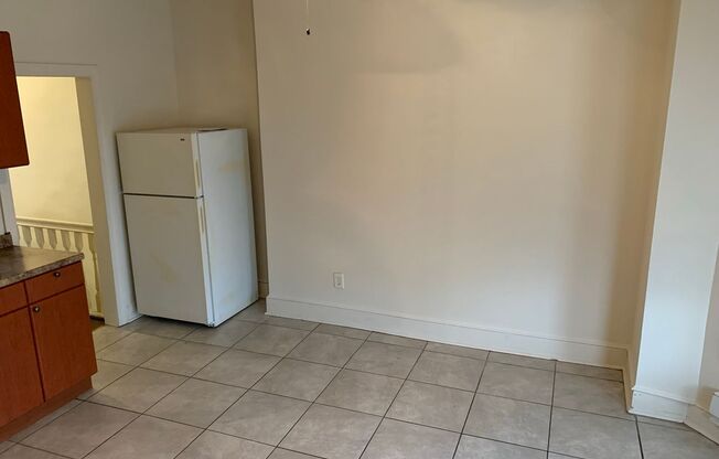 2 beds, 1 bath, 800 sqft, $1,400, Unit #2