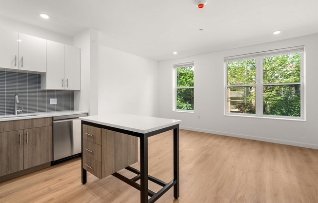 Studio, 1 bath, 469 sqft, $2,950, Unit 306