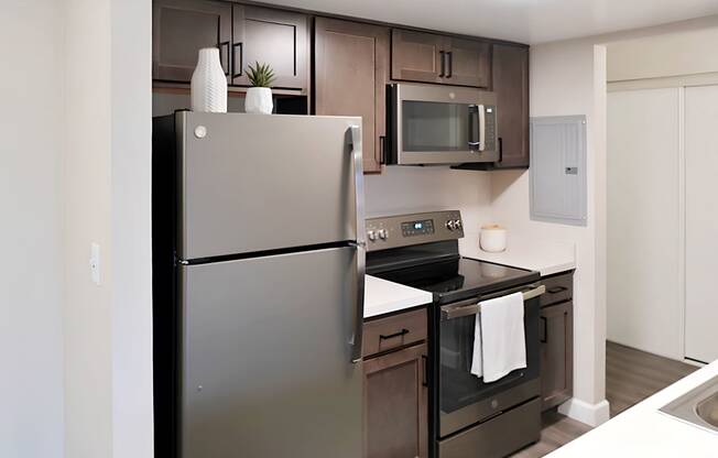 stainless steel appliances in a Bensenville apartment kitchen