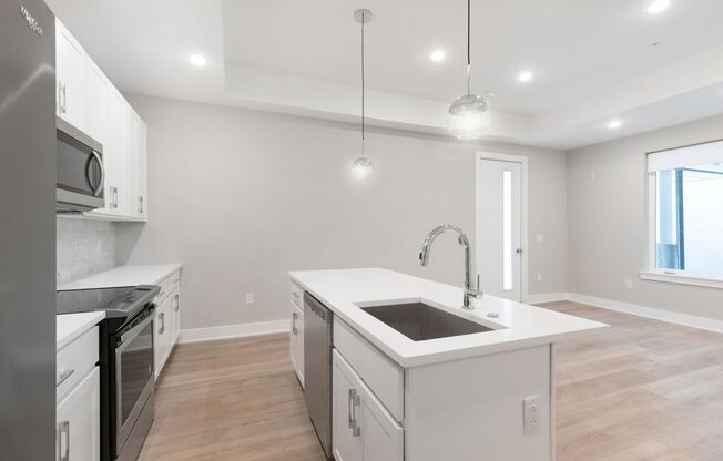 2 beds, 2 baths, $1,750, Unit 100