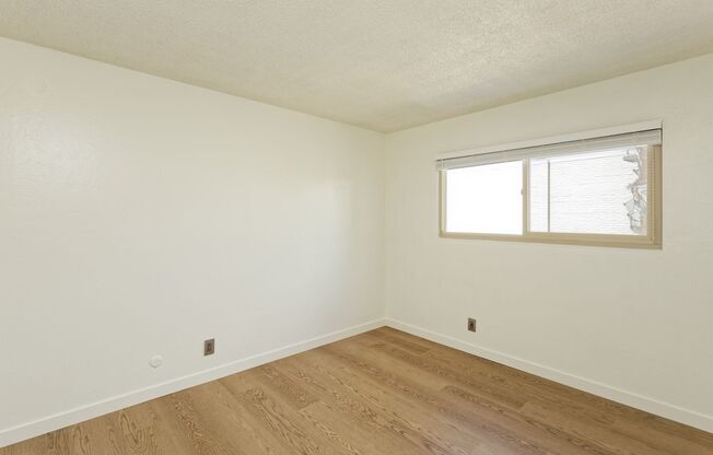 2 beds, 1 bath, 800 sqft, $2,450, Unit 10