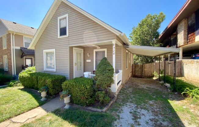 Two Bed Two Bath Home in West Plaza