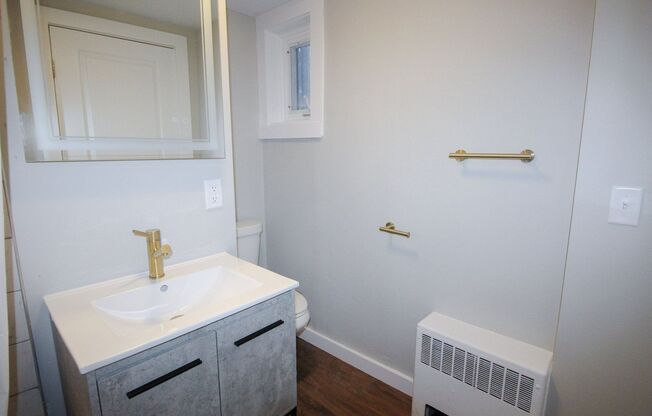 2 beds, 1 bath, $2,700, Unit Unit 2