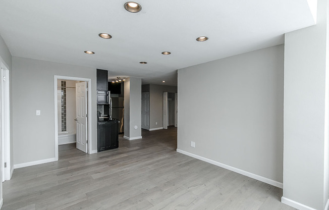 2 beds, 1 bath, 926 sqft, $2,741, Unit 1404