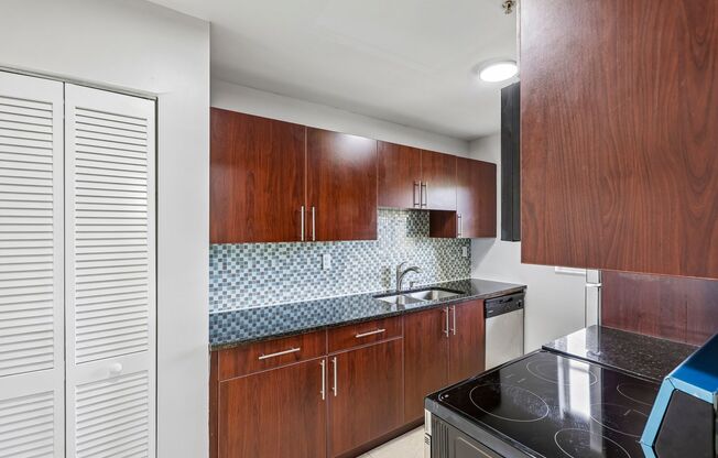 2 beds, 2 baths, $2,200, Unit R- 207