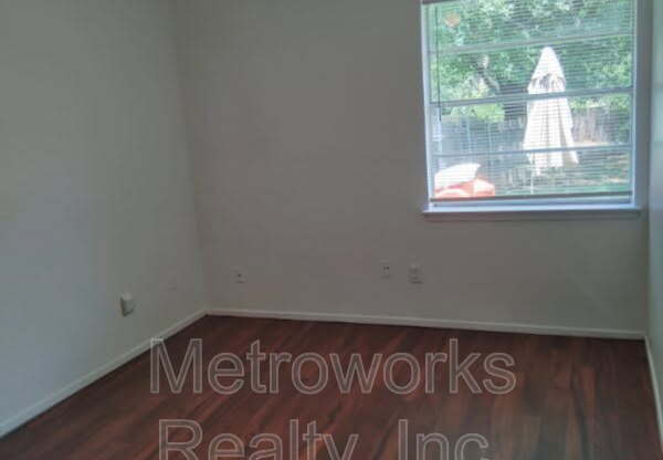 105 PINE MDW DR