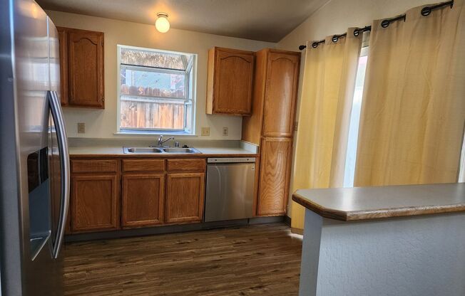 3 beds, 2 baths, $2,250