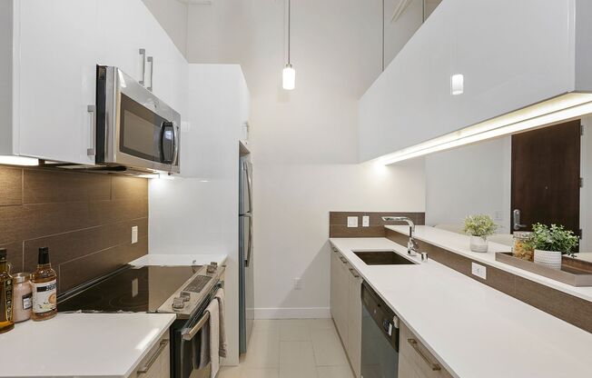 2 beds, 1 bath, 1,100 sqft, $2,700, Unit 407