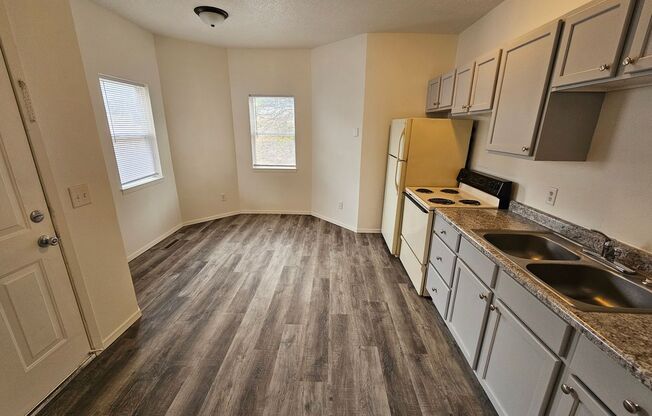 Cozy Two-Bedroom Apartment – Great Location, Great Price!