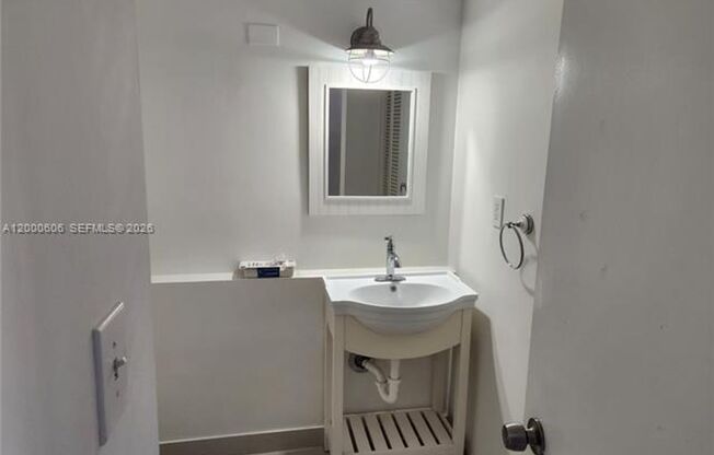 1 bed, 1.5 baths, $3,300, Unit # A 1207