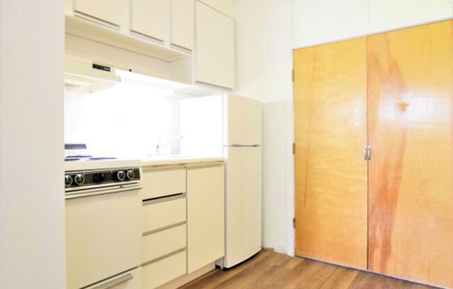 Studio, 1 bath, 400 sqft, $950, Unit Hudson Heights Bldg F-81