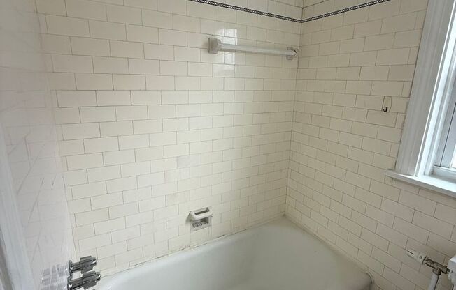 Studio, 1 bath, 308 sqft, $1,175, Unit Bayard Manor 210