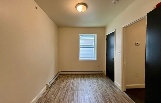 1 bed, 1 bath, 319 sqft, $1,495, Unit Unit 4