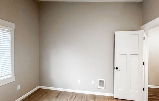 1 bed, 1 bath, 690 sqft, $1,300, Unit Cap5