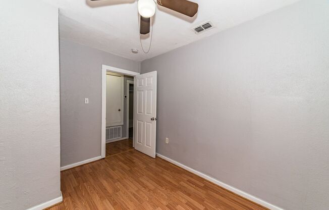 3 beds, 1 bath, $995, Unit 508-b