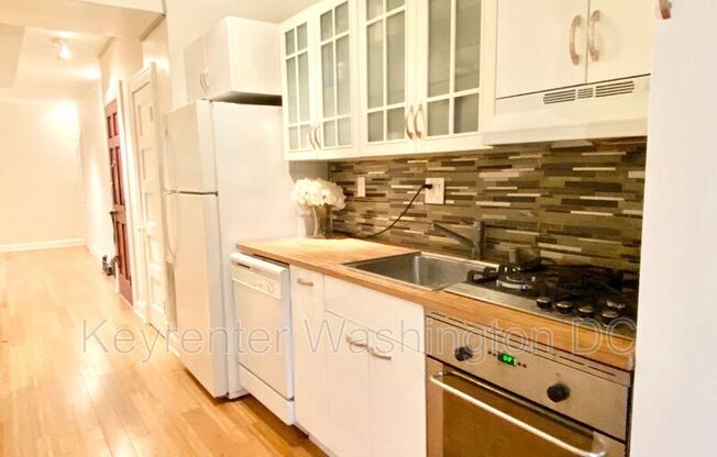 1204 Holbrook St, NE Unit 1