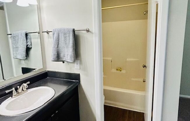 Studio, 1 bath, 530 sqft, $986, Unit 127420