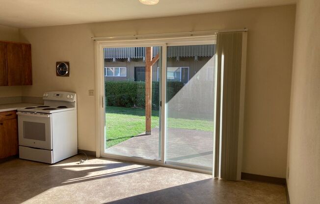 2 beds, 1 bath, 975 sqft, $1,365, Unit 02