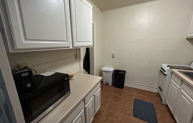 1 bed, 1 bath, $1,095, Unit 3