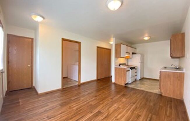 3 beds, 1.5 baths, 1,242 sqft, $995, Unit Unit A