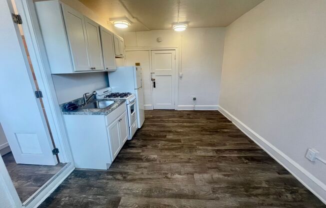 1709 E Park Pl