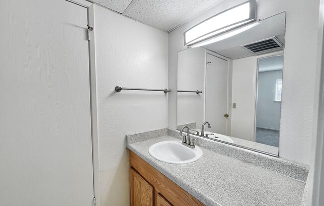 2 beds, 1 bath, 800 sqft, $1,695, Unit Unit 26