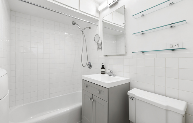 1 bed, 1 bath, $3,850, Unit 4D