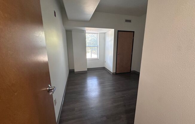 2 beds, 1 bath, 900 sqft, $1,700, Unit 204