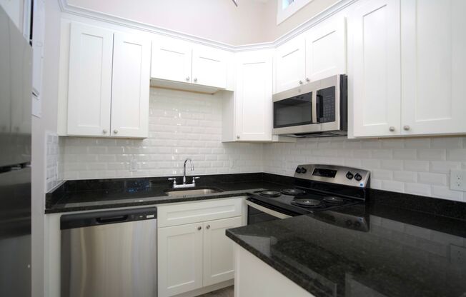 1 bed, 1 bath, 775 sqft, $2,400, Unit 76-6