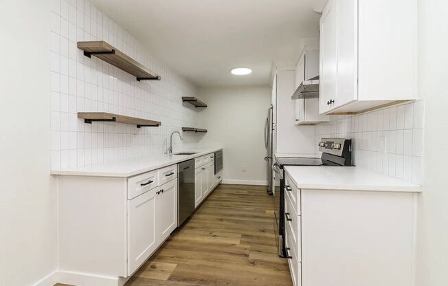 2 beds, 1 bath, 875 sqft, $1,550, Unit 215